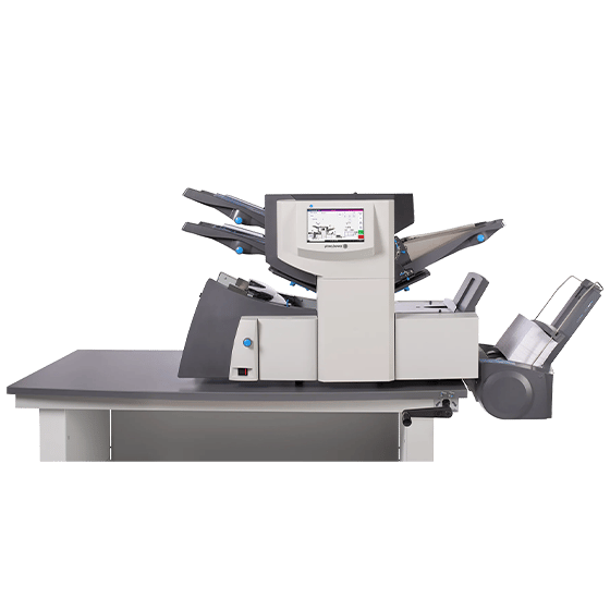 Pitney Bowes Relay® Folder Inserter Maschine auf einer Arbeitsfläche