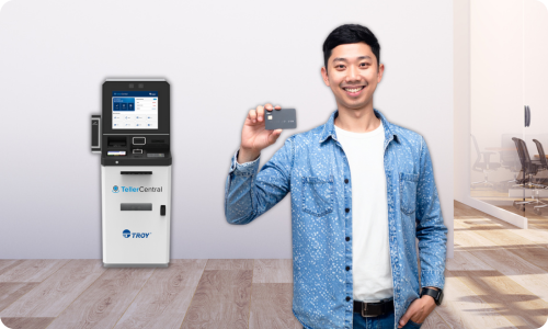 TellerCentral Mann mit Bankkarte